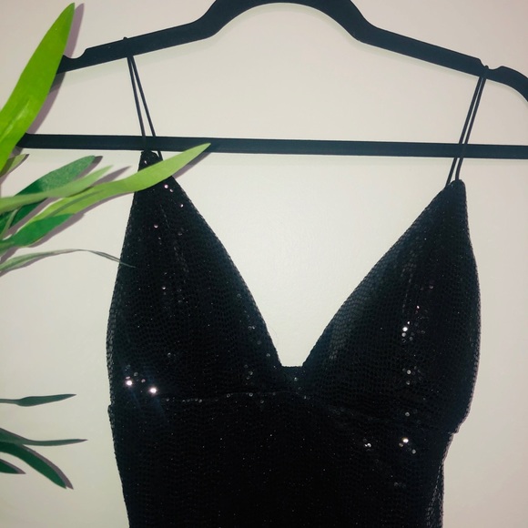 sequent deep V-neck dress - Picture 2 of 2